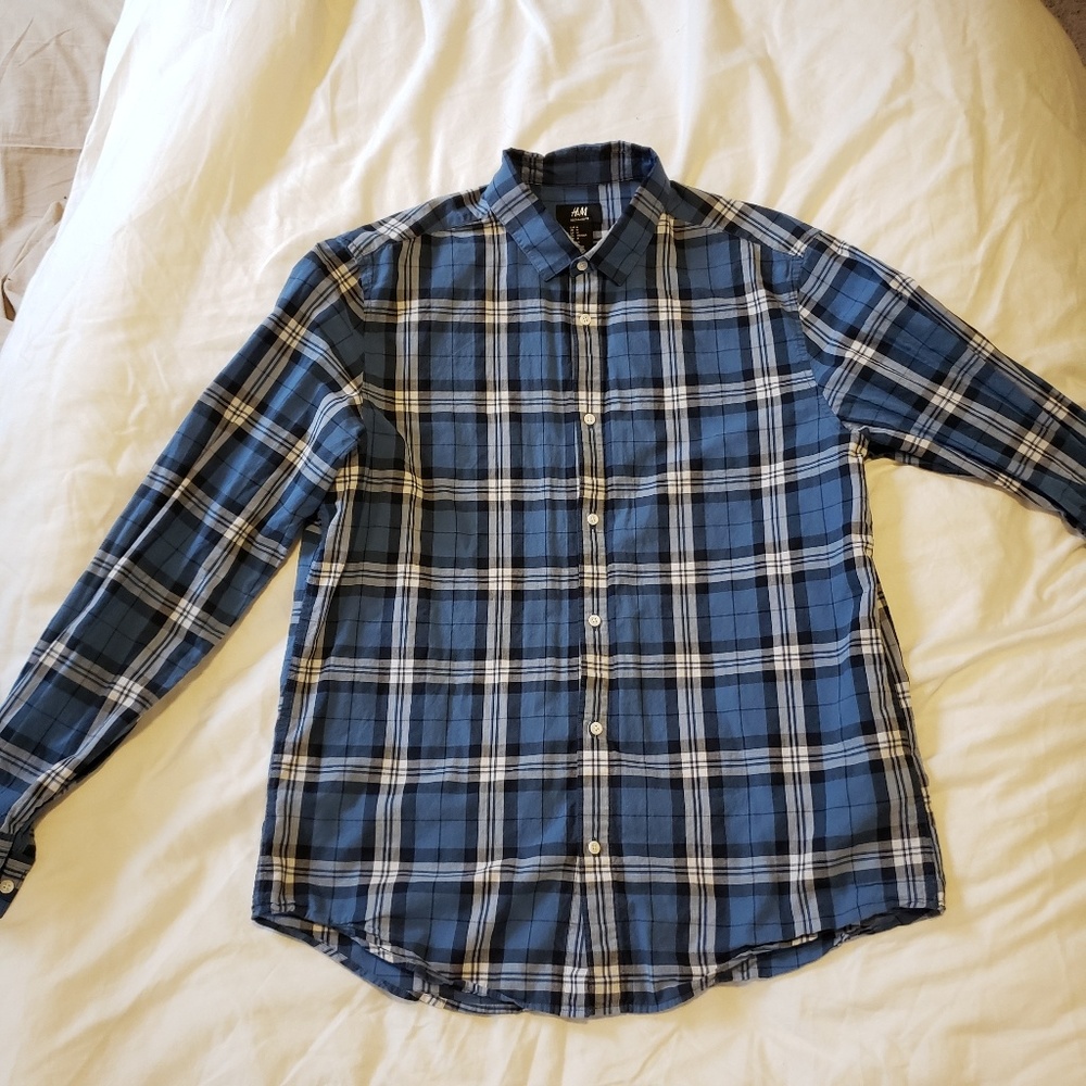H&M men's blue/white plaid button up shirt- medium